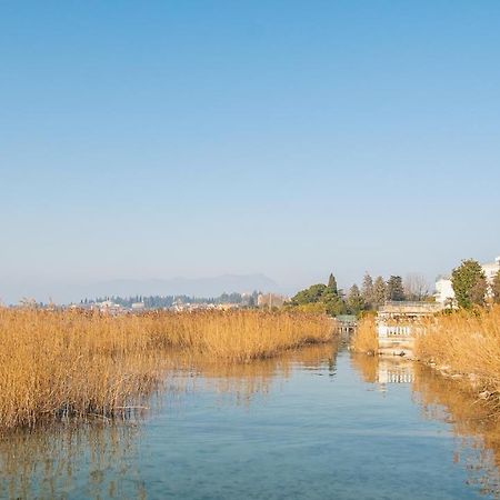 The Zodiac Apartment - Italian Homing Sirmione Luaran gambar