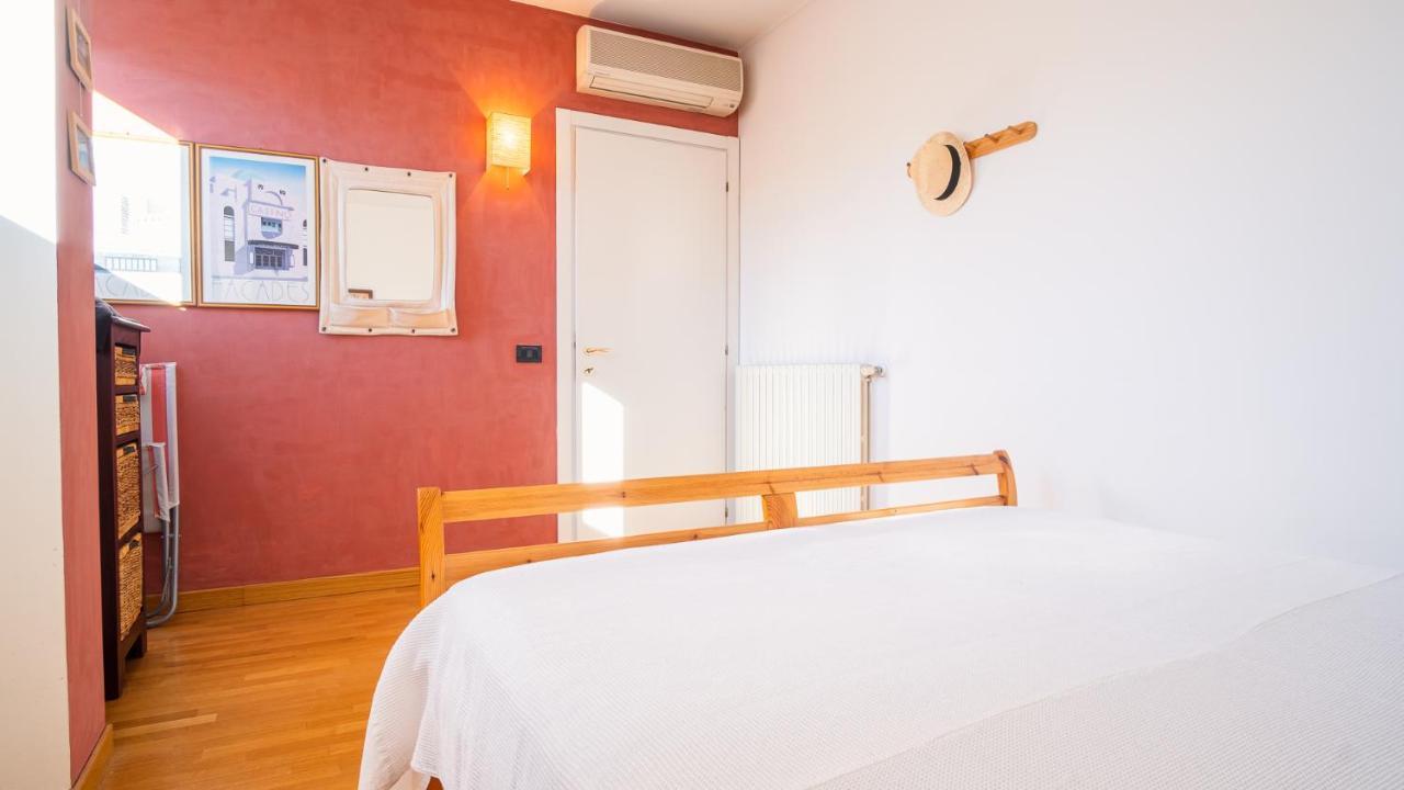The Zodiac Apartment - Italian Homing Sirmione Luaran gambar