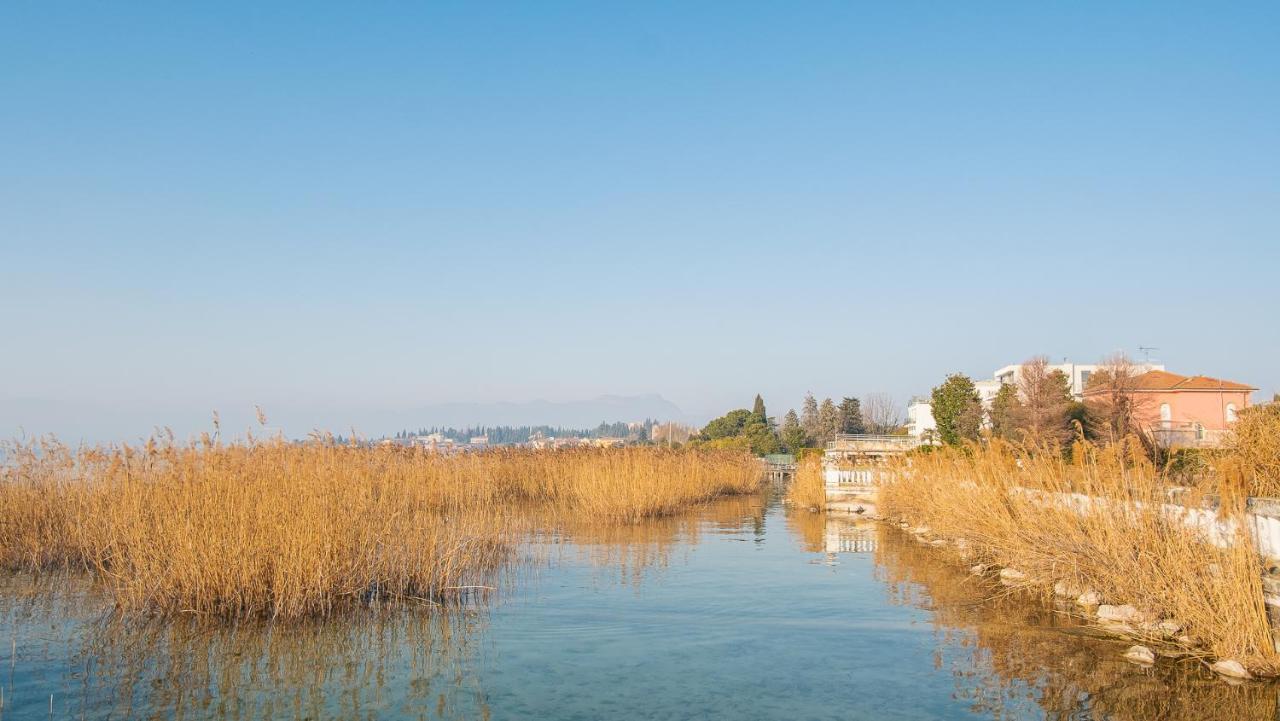 The Zodiac Apartment - Italian Homing Sirmione Luaran gambar